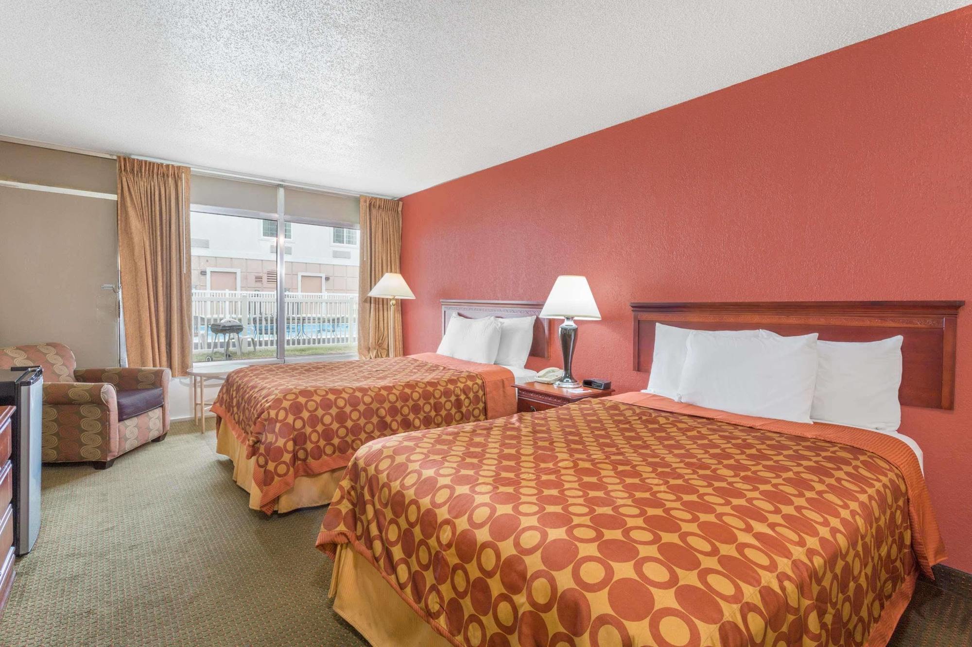 Мотель Ramada By Wyndham Харрисонберг Экстерьер фото
